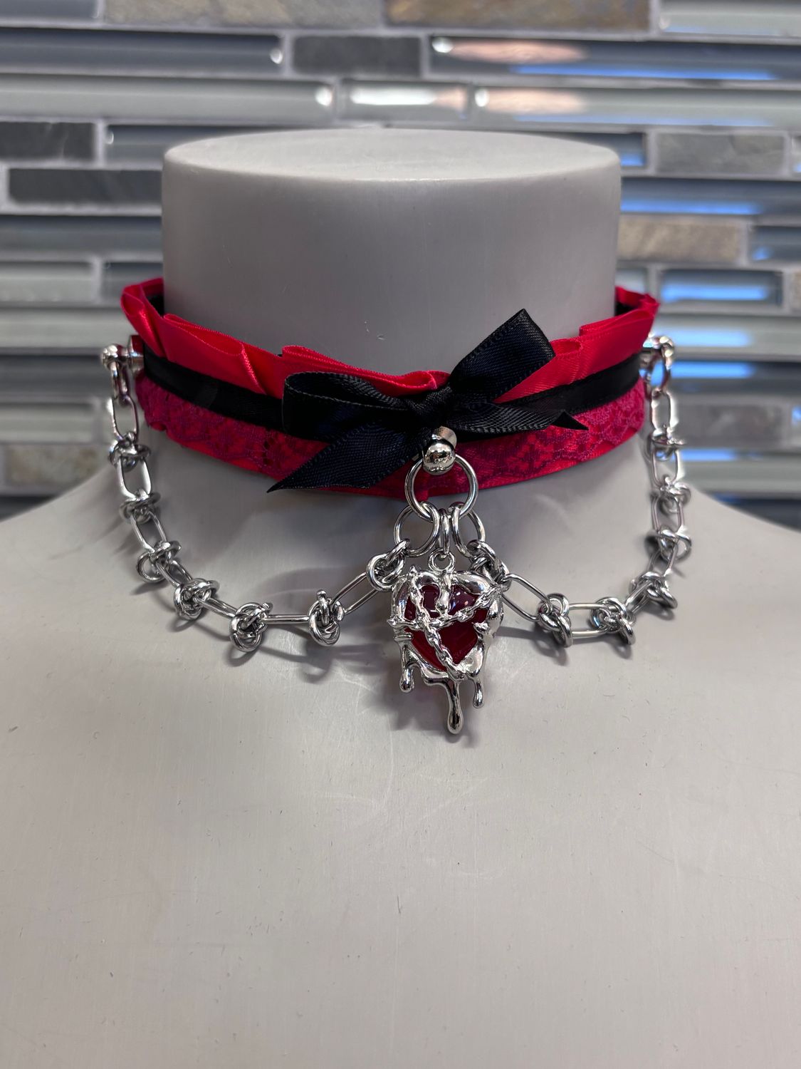 Lace Collar Red W/ Barb Wire/Heart