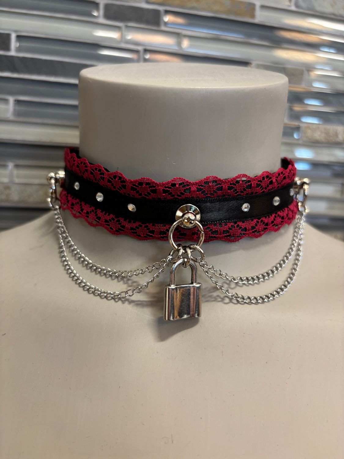 Lace Collar Burgundy W/ Lock Charm