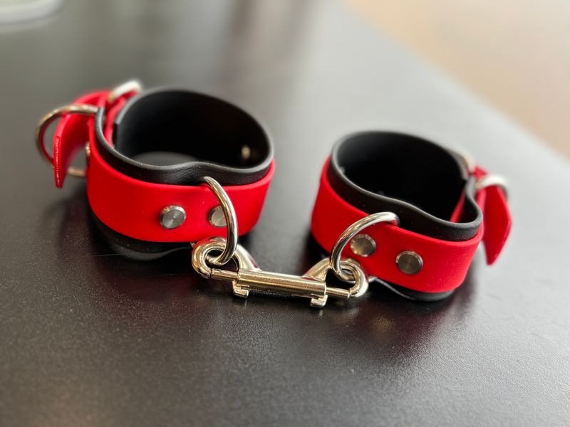 Biothane Cuffs Black/Red