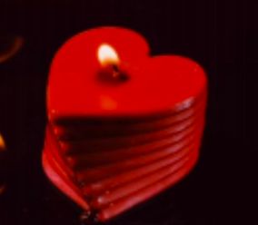 MLD-C0011 Twisty Heart Candle Red