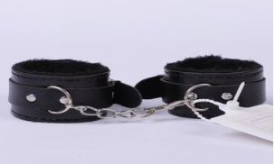 SM-YL-CF015 Plush Handcuffs Black