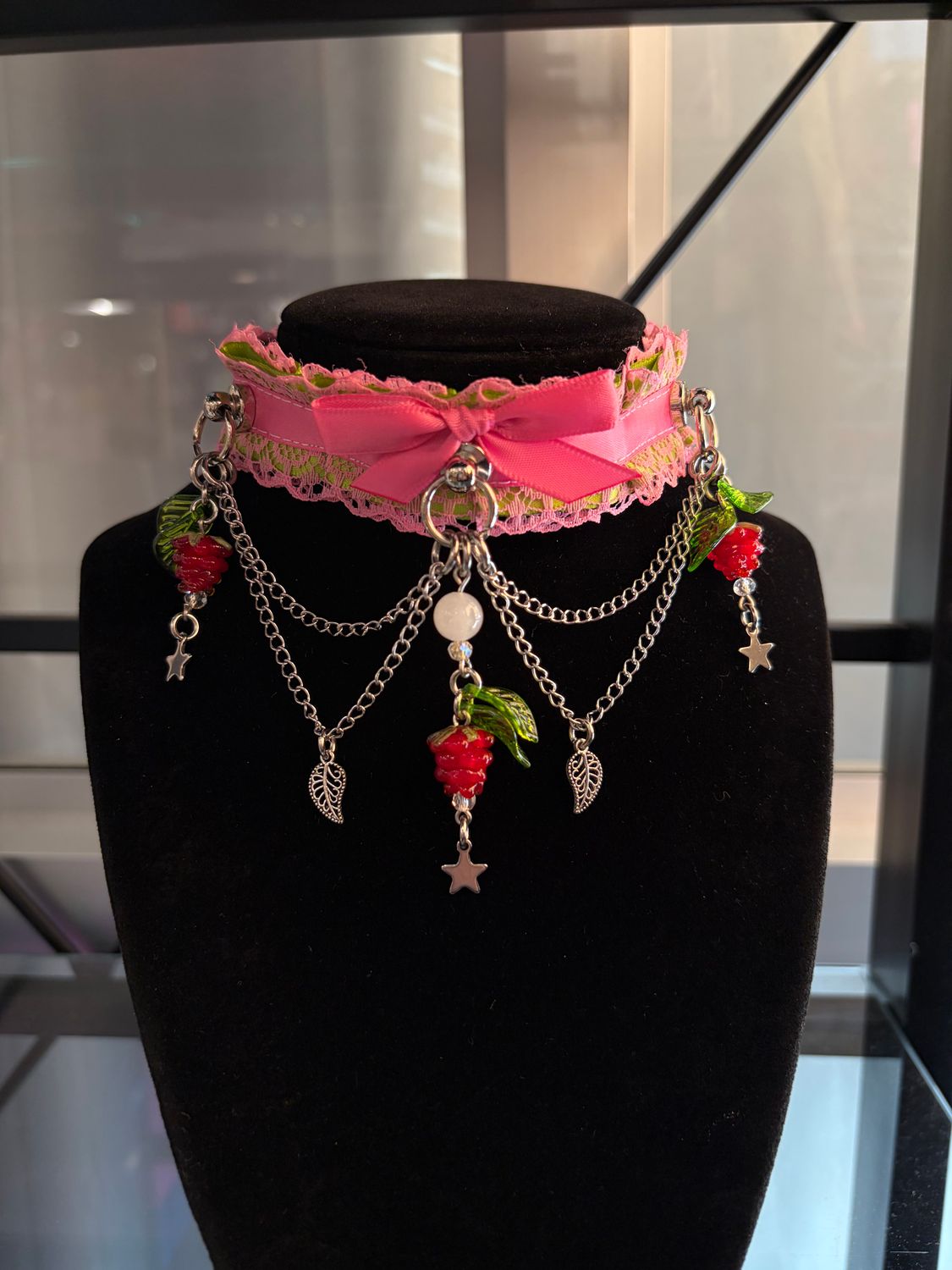 Pistachio/Raspberry Cake Collar
