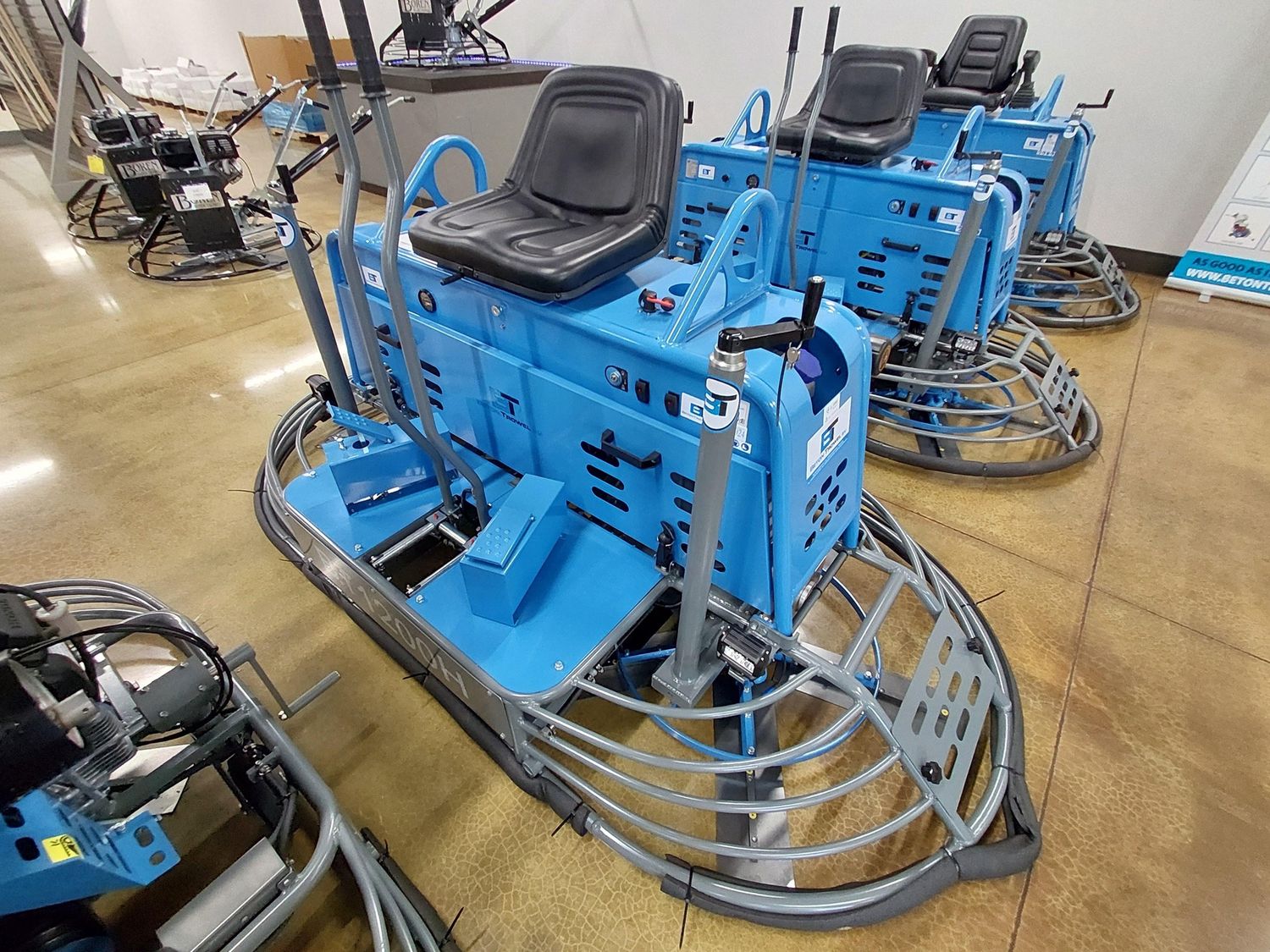 Beton 8' Rider Trowel Manual w/Vanguard 35-HP #BT1200