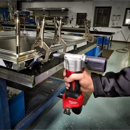 Rivettatrice compatta M12™ MILWAUKEE