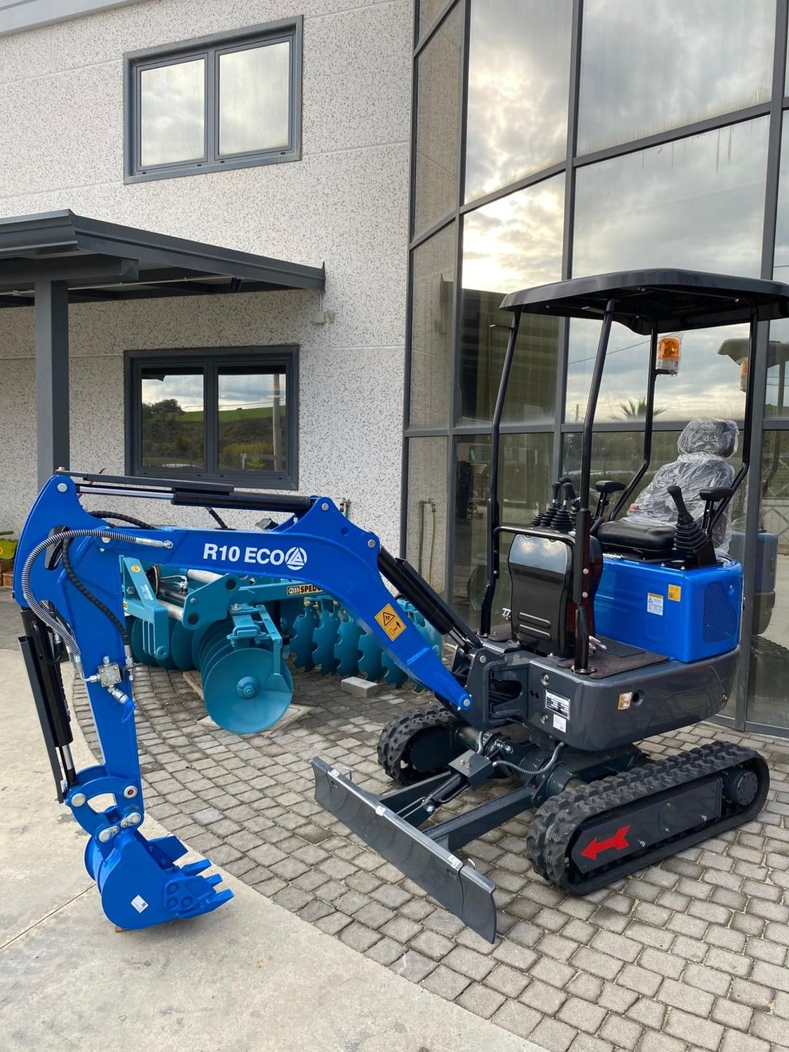 ESCAVATORE EAG110R 1 TON AMA