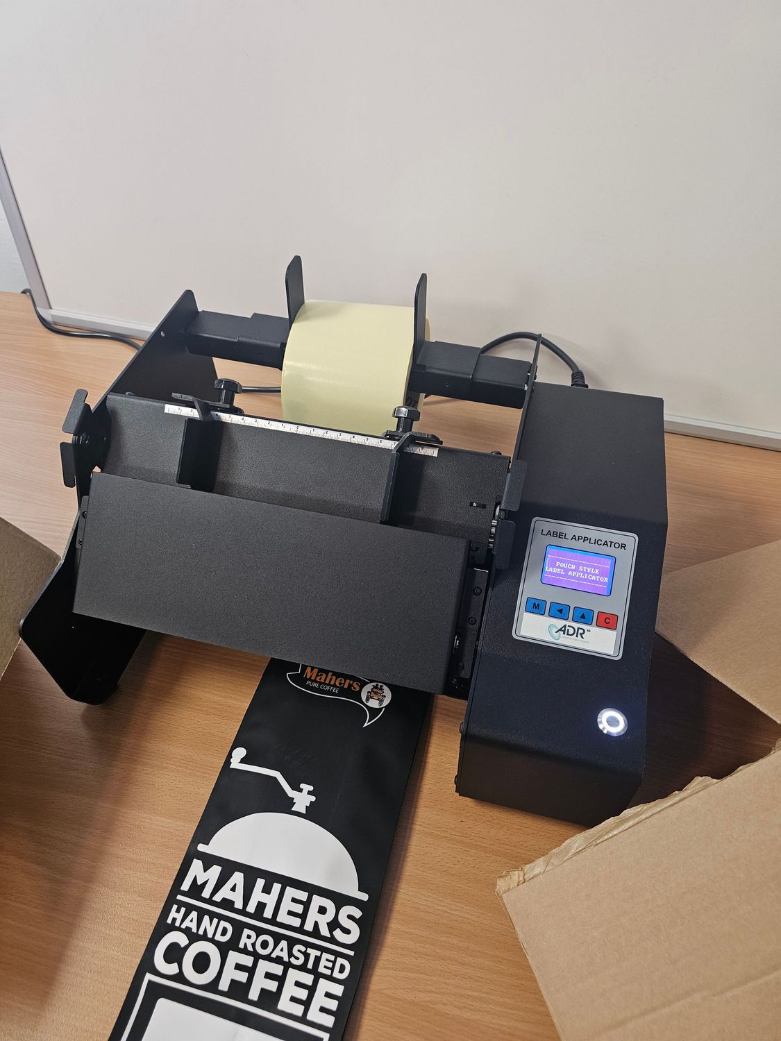 Semi-Automatic Pouch Labeller Semi-Automatic Pouch Labeller