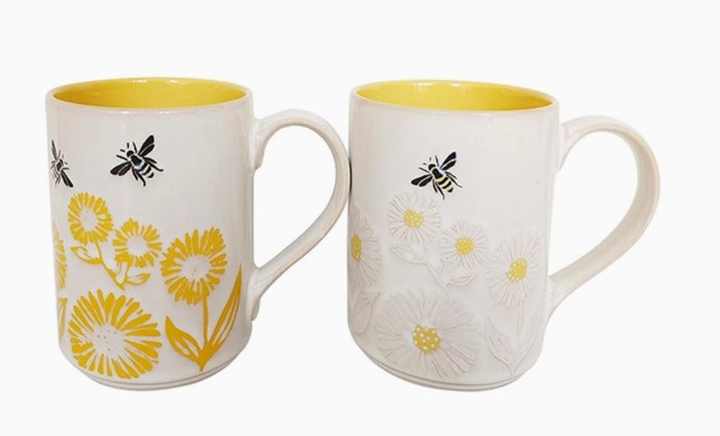 Mug - Jerry Bee White or Yellow Flowers