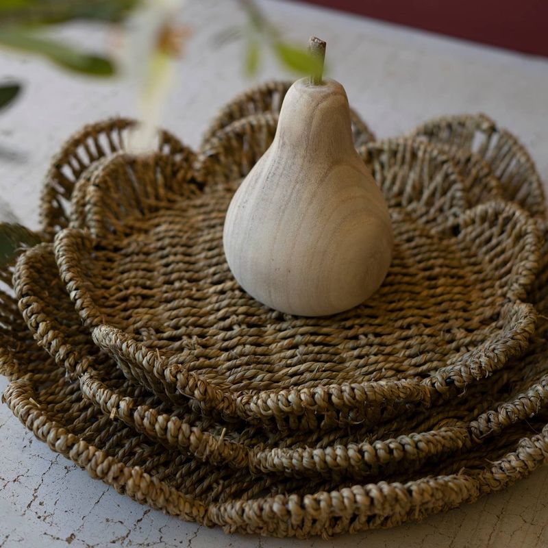 Flower Shaped Woven Seagrass Tray