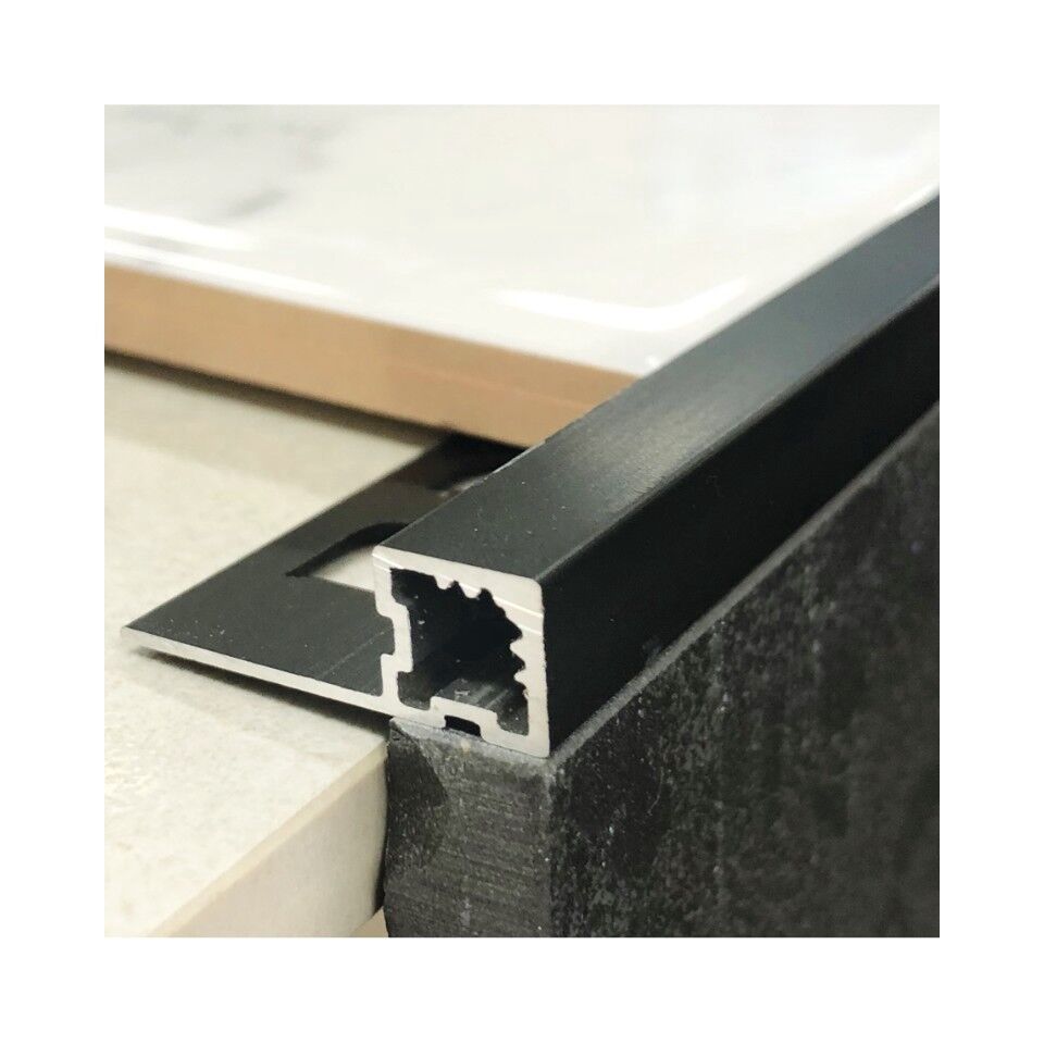 Project Mosaic Corner Angle 12.5mm x 3m - B/Silver Withe