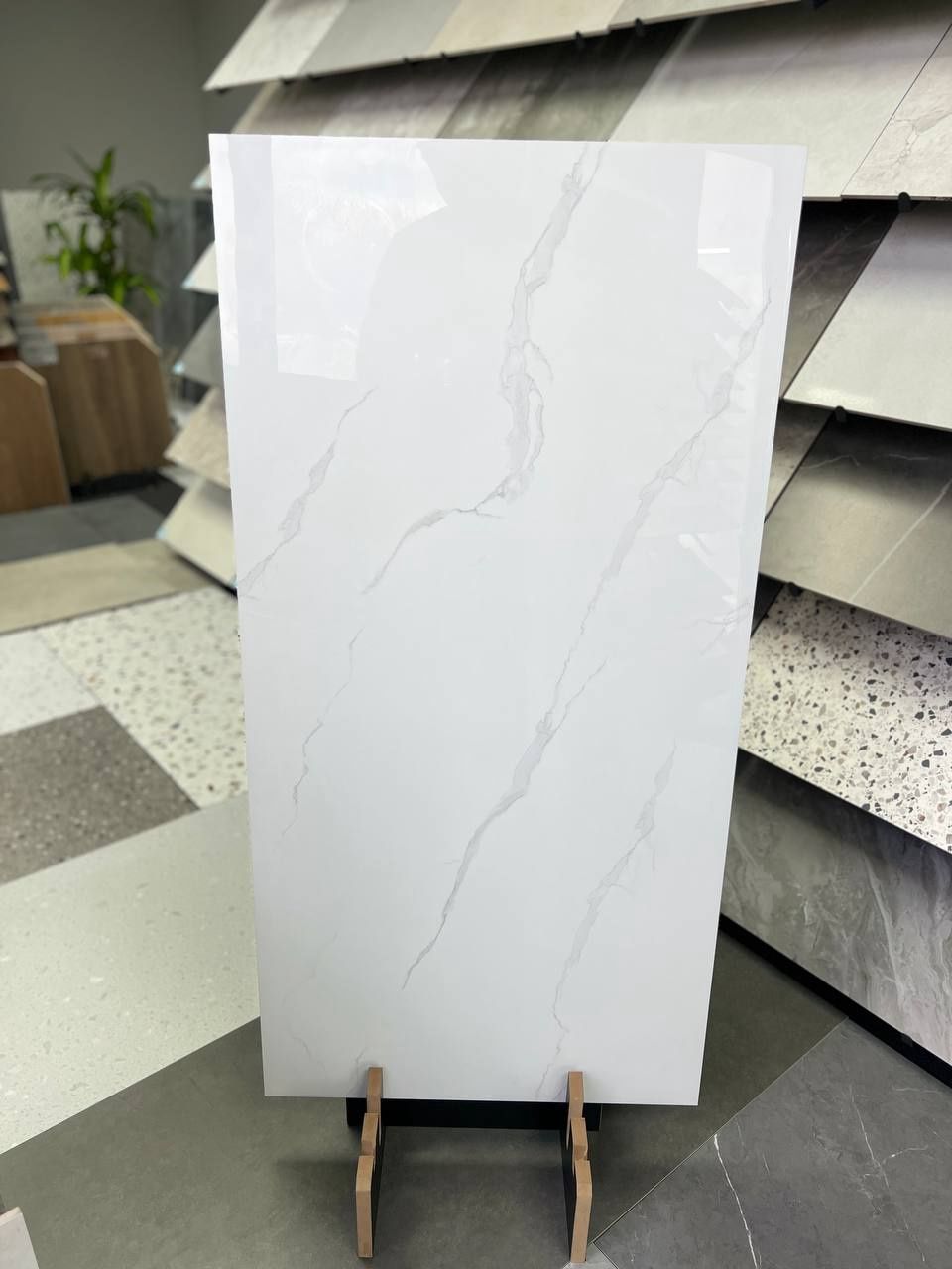 Carrara White Gloss Porcelain Tile 600x1200