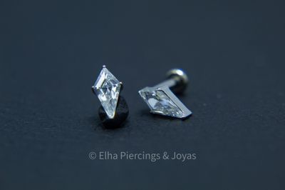 Cristal de zirconia en forma de cometa engarzado