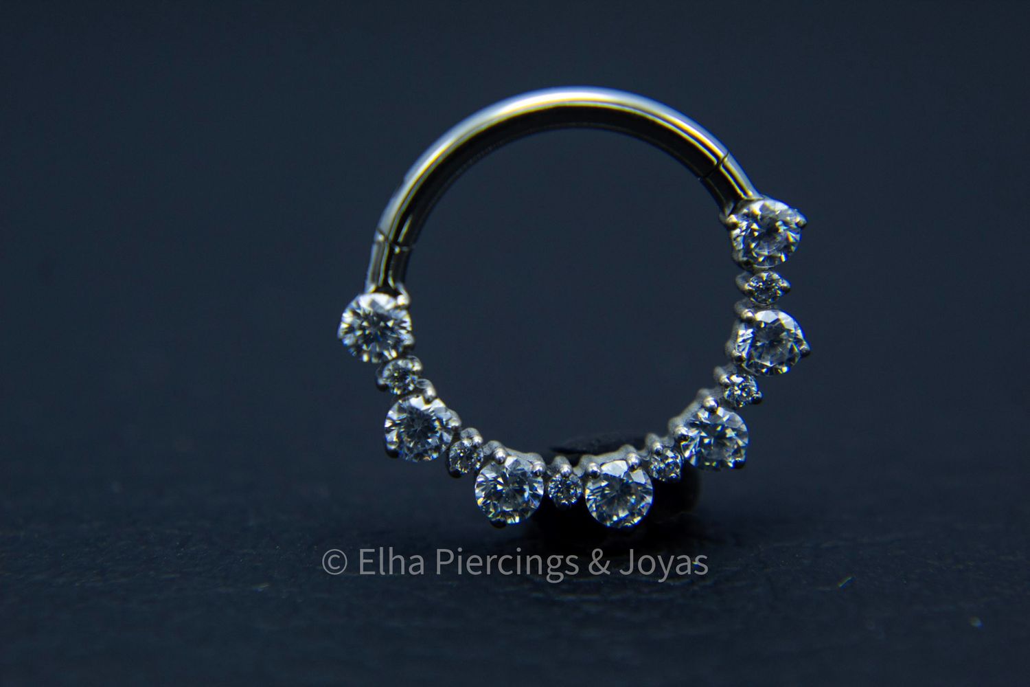 Argolla 5 cristales de zirconia redondos grande y 6 pequeños