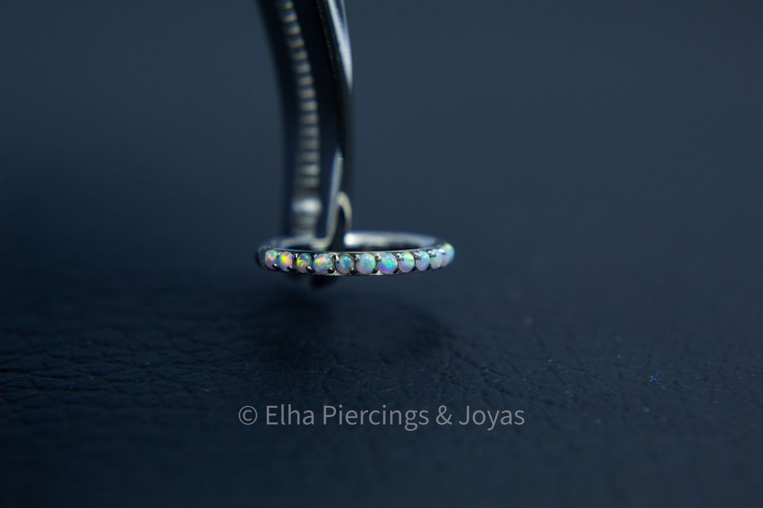 Argolla secuencia de ópalos blancos