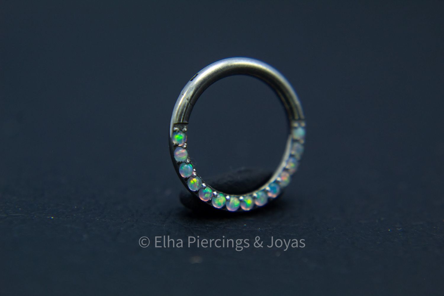 Argolla secuencia de ópalos blancos