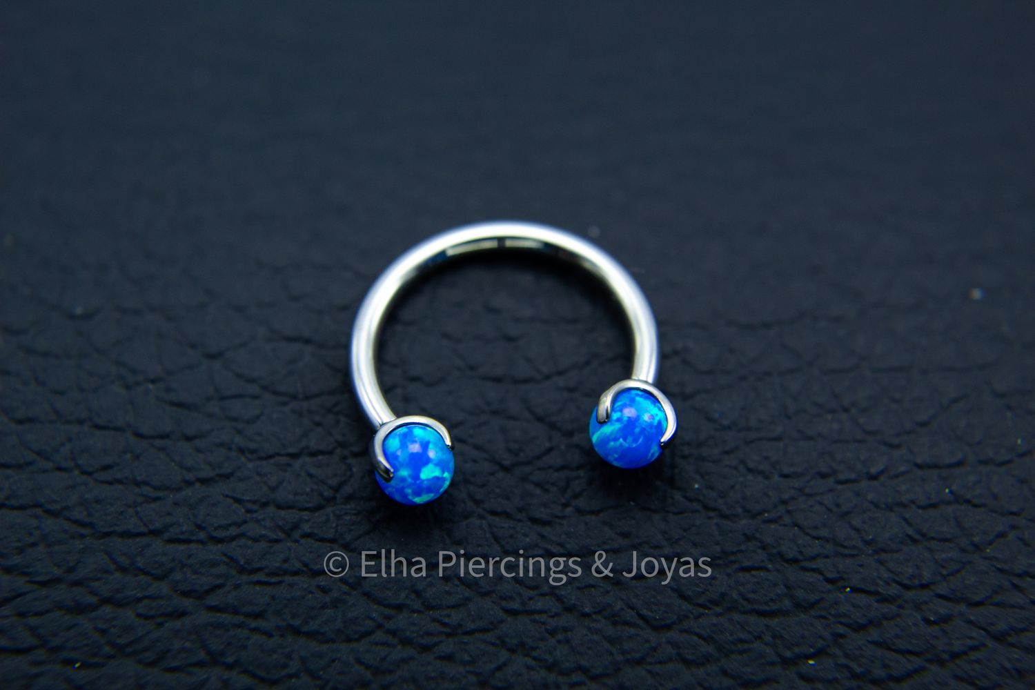 Argollas herradura con bolas de ópalo Azul engarzado