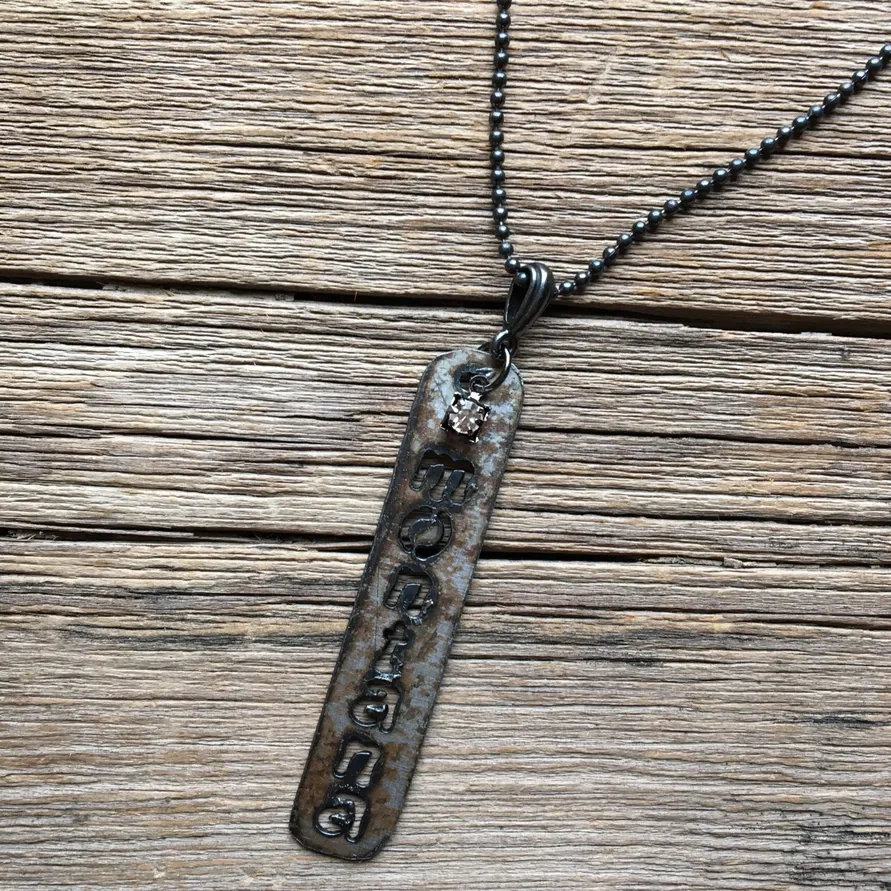 In Love Vertical Montana Necklace