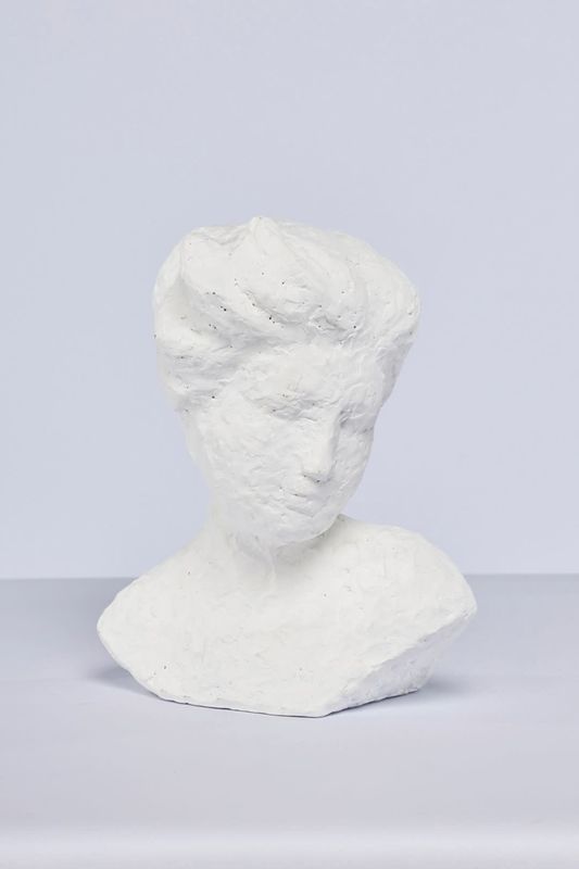 Statue Woman Cement - 21x16.5x25.5cm