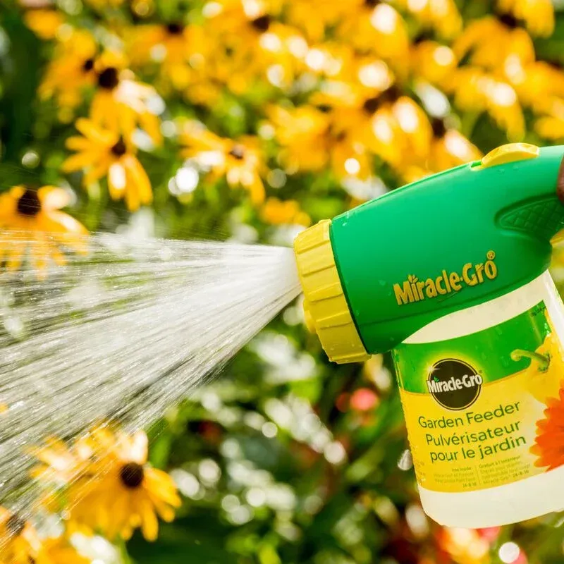 Miracle-Gro Garden Feeder