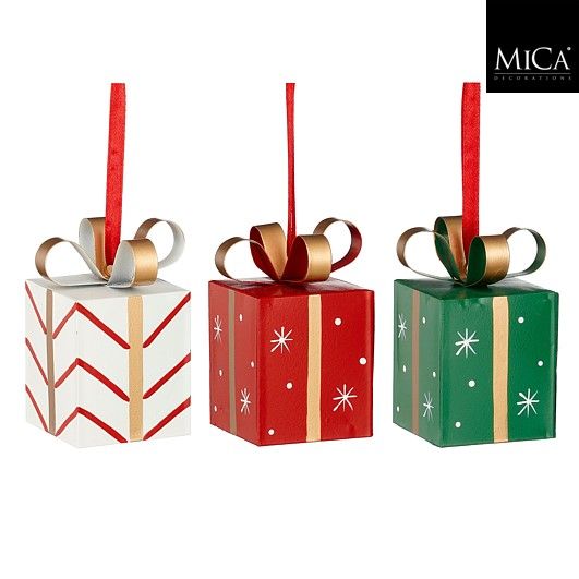 Ornament Present Red 6x6x8.5cm