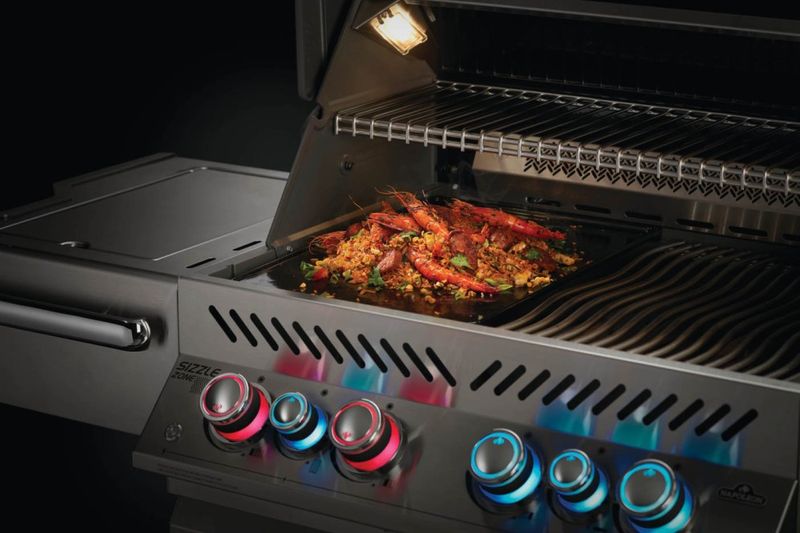 Napoleon - Enameled Cast Iron Reversible Griddle for PRO 500 &amp; Prestige® 500 Grill Models