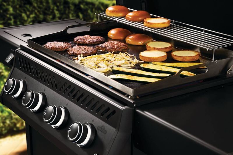 Napoleon - Phantom Rogue Pro 30 Inch Griddle Natural Gas