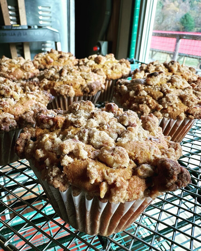 Pumpkin and walnut streusel muffin (vegan)