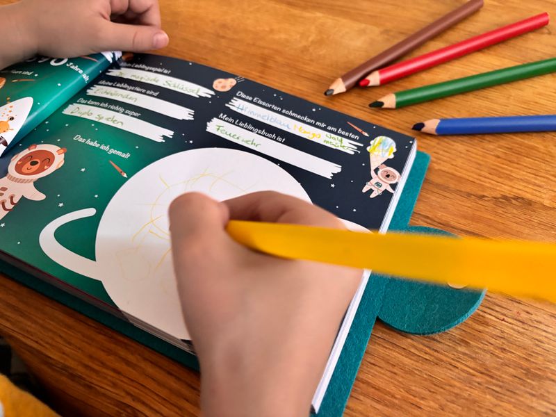 Kindergarten Freundebuch ❤️ einzigartig & handgemacht - Weltraum