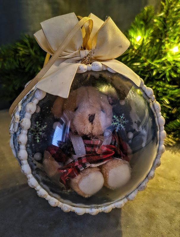Magiczna Bombka Ręcznie Robiona nr 3 &quot;Świąteczna Misia&quot; - Klasyczna Pamiątka dla Dziecka