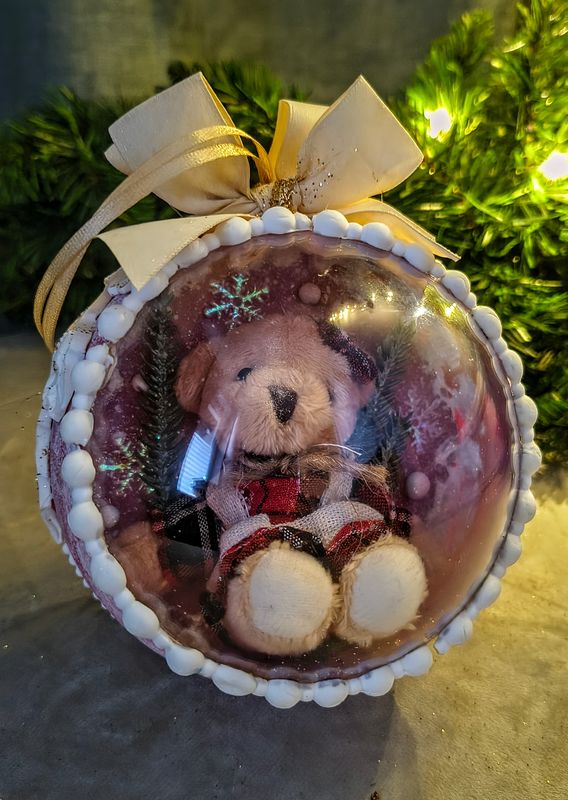 Magiczna Bombka Ręcznie Robiona nr 4 &quot;Rubinowa Misia&quot; - Wyjątkowa Pamiątka dla Dziecka