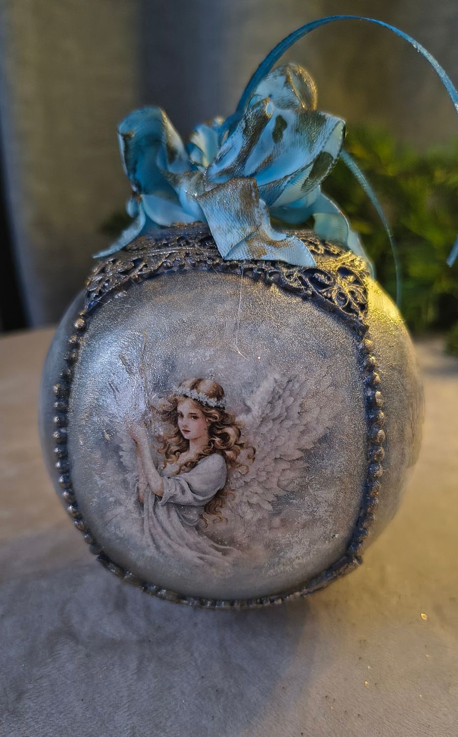 Artystyczna Bombka Ręcznie Robiona nr 4 &quot;Niebiańska Opowieść&quot; - Kula Pełna Aniołów