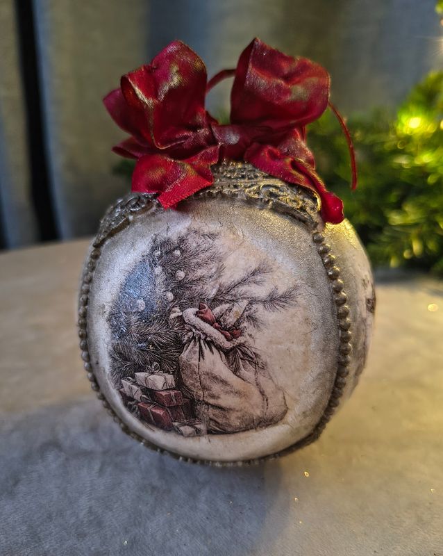 Artystyczna Bombka Ręcznie Robiona nr 5 &quot;Esencja Świąt&quot; - Klasyczna Kula Vintage