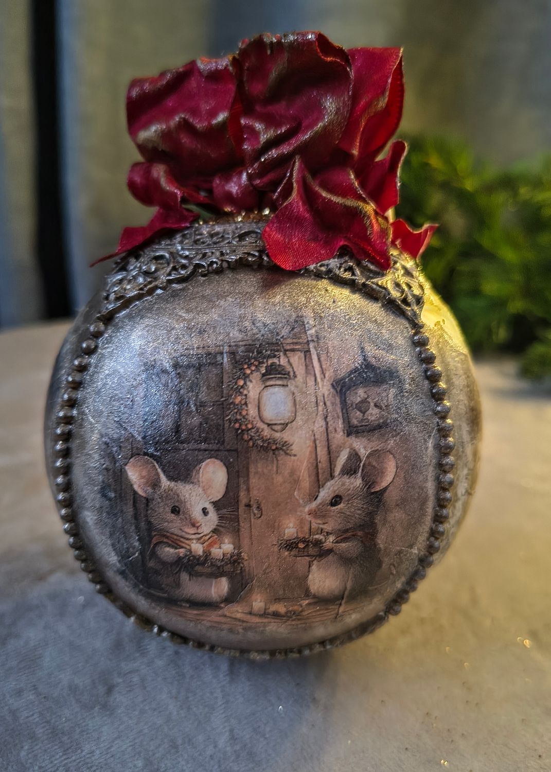 Artystyczna Bombka Ręcznie Robiona nr 7 &quot;Opowieść Wigilijna Myszek&quot;