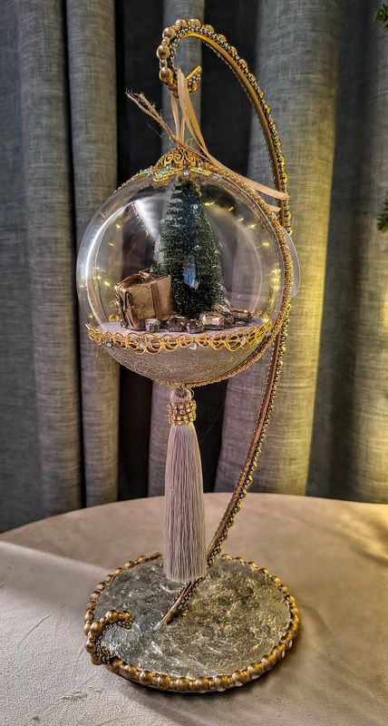 Bombka dekoracyjna na stojaku