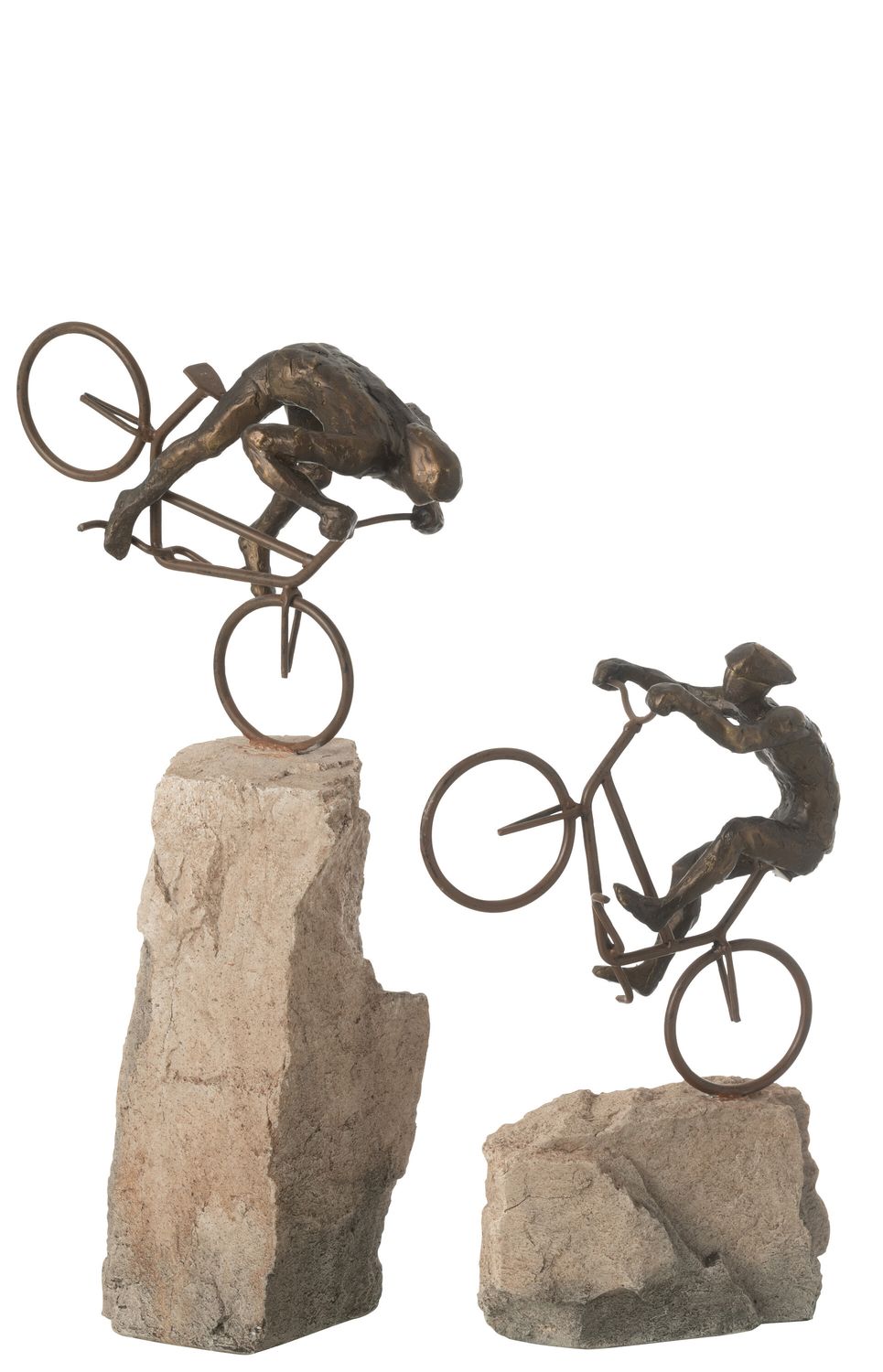 Fietser op rots groot