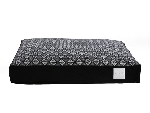 Kort &amp; co / Double Diamond Pillow Bed, Size: 36&quot; X 29&quot;