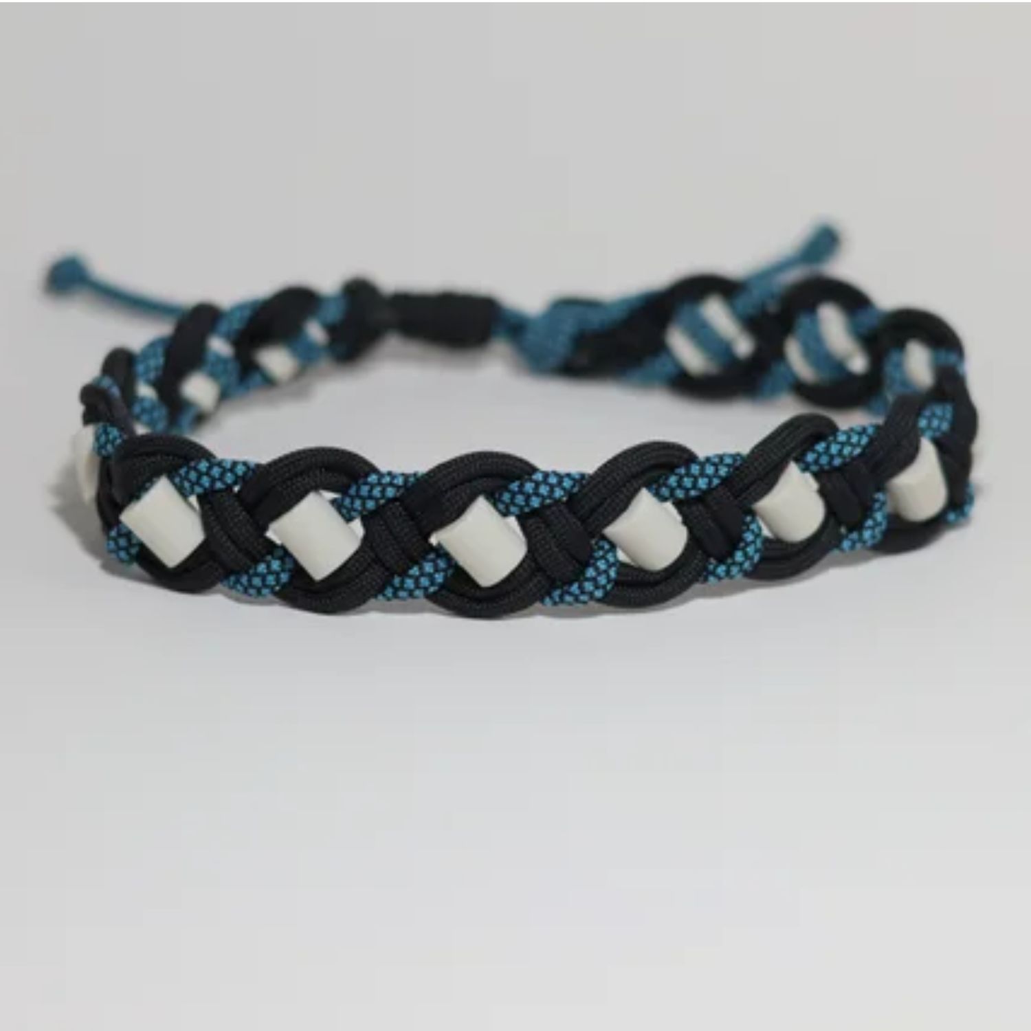 Atelier Meraki / Collier Em , Bleu