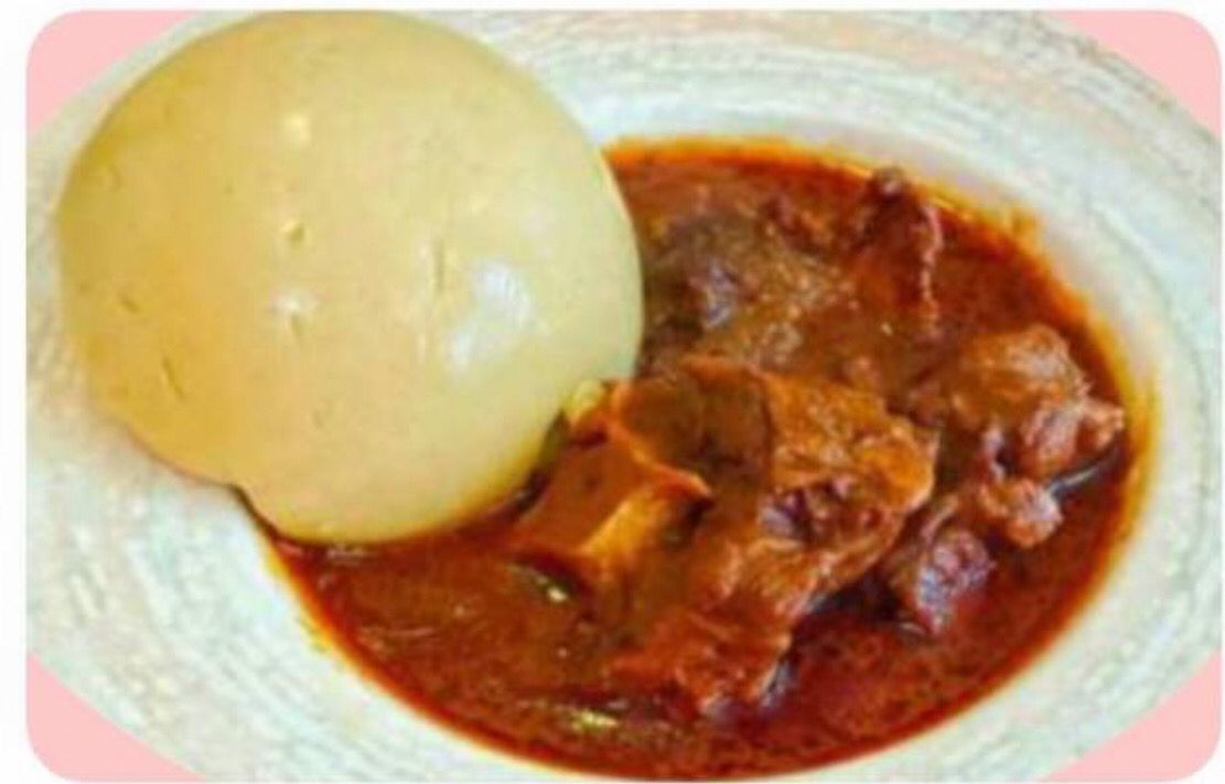 Foutou banane sauce graine