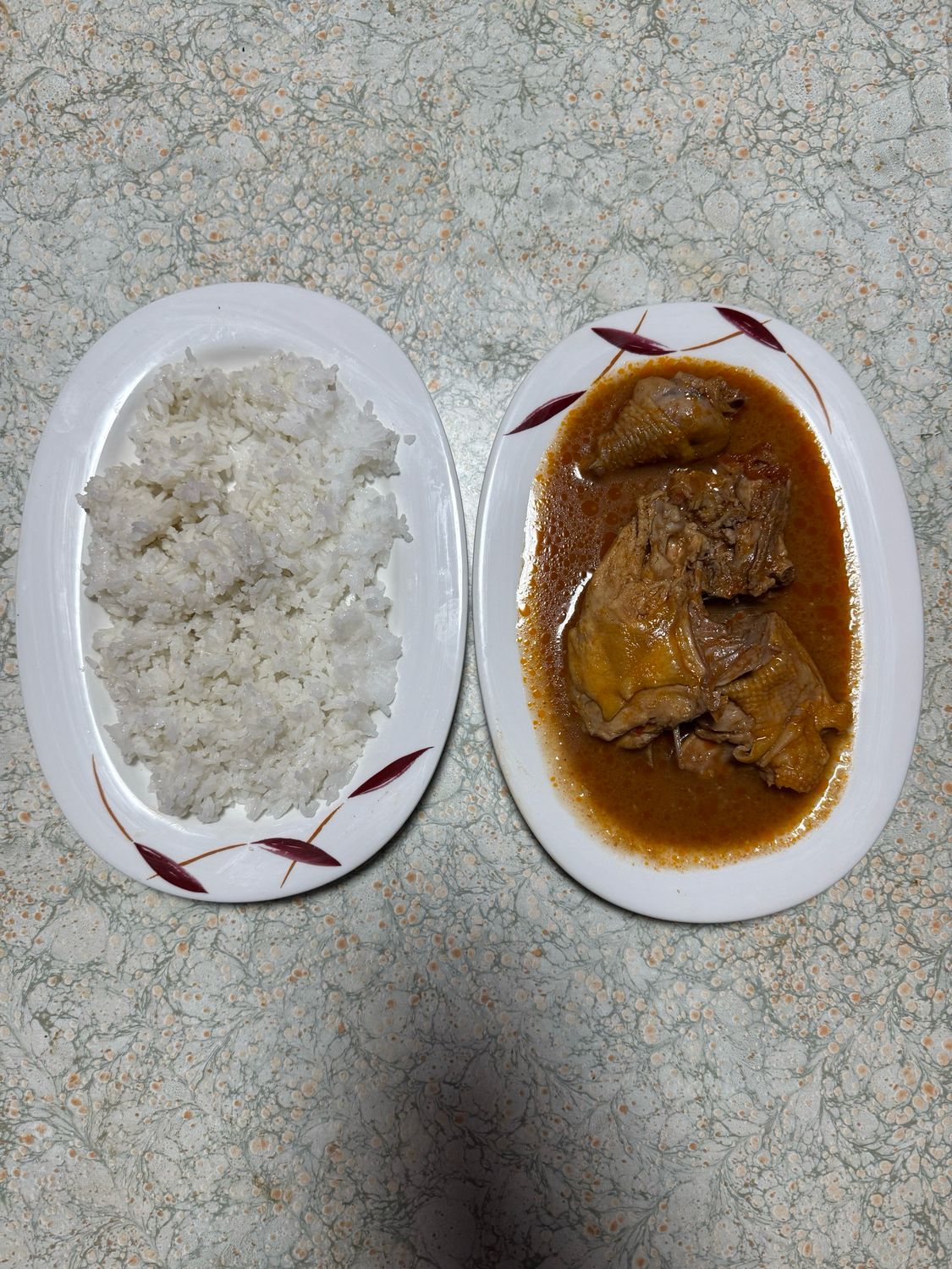 Riz et sauce Kedjenou de poulet