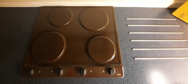 Toestellen: kookplaten: elektrische kookplaat Atag HS 221G bruin
