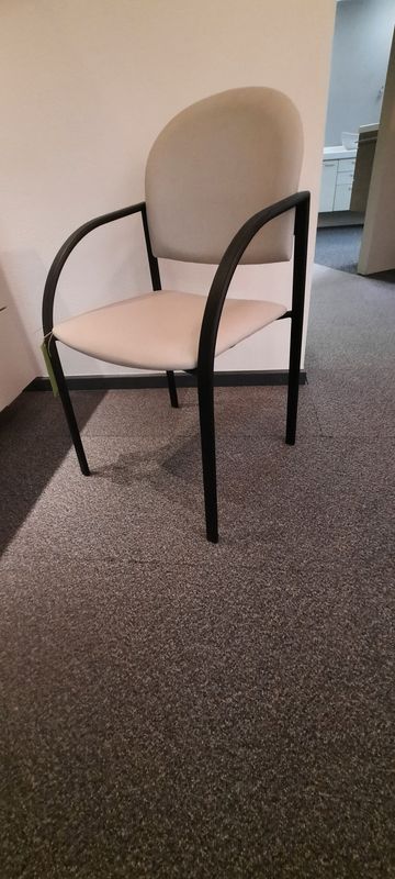 Meubilair: stoel model St.Vipy
