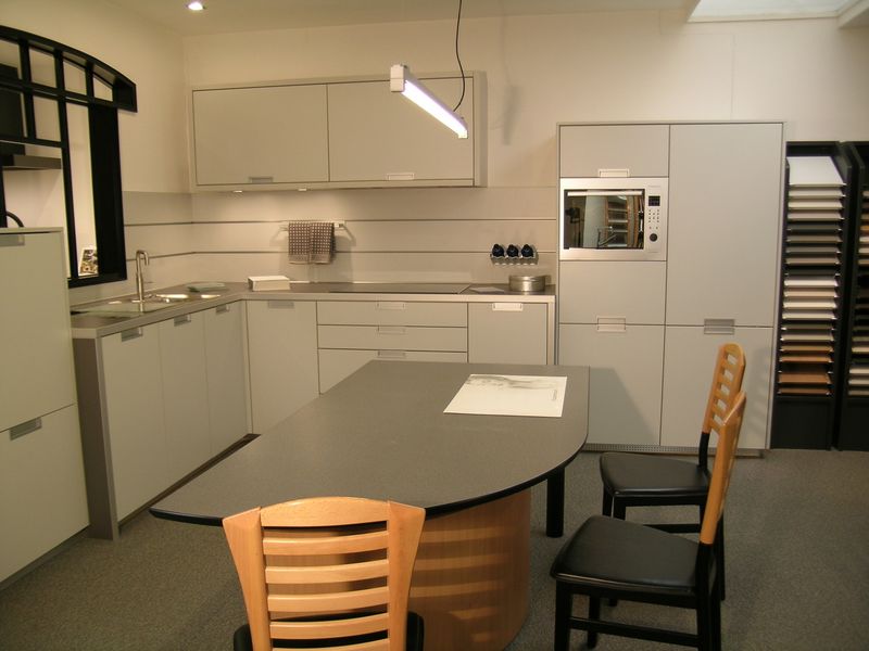 Keuken met grepen maatwerk melamine lichtgrijs