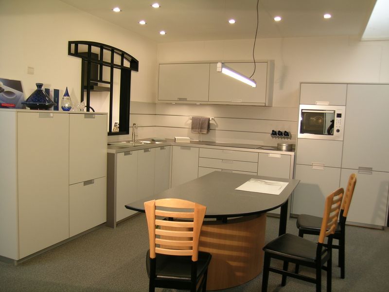 Keuken met grepen maatwerk melamine lichtgrijs
