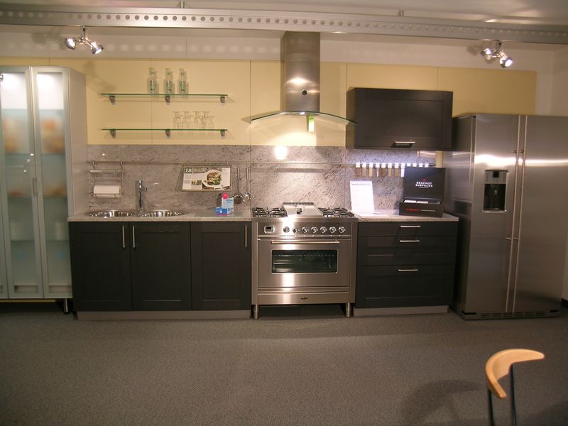 Keuken met grepen eik fineer Basaltgrijs