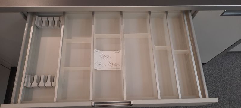 Toebehoren: bestekindeling kunststof Ninka Cuisio wit/translucent met messenhouder