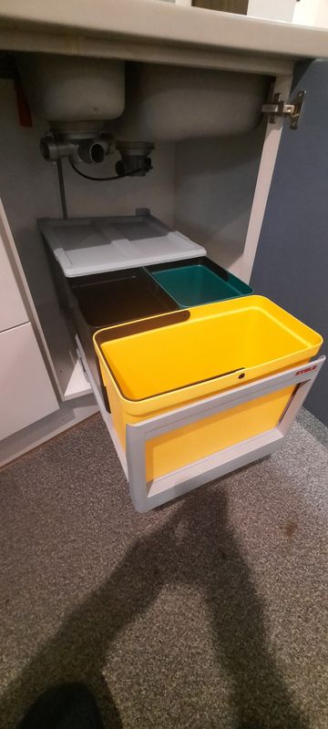 Keukens: keukentoebehoren: afvalemmer Stala  2 x 10 lt + 16 lt
