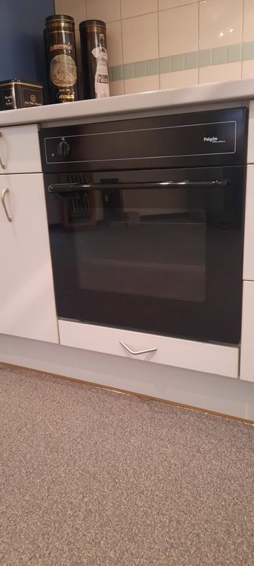 Toestellen: ovens: conventionele oven Pelgrim OST 980 Onyx-zwart