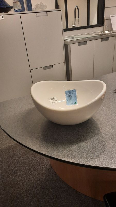 Sanitair: handenwasser opbouwkom keramiek wit