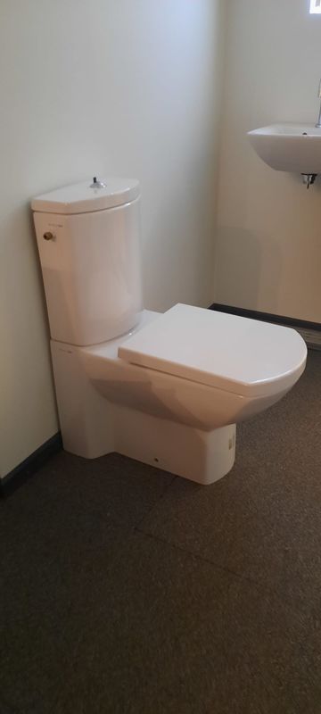 Sanitair: staande toilet Nuova porselein wit