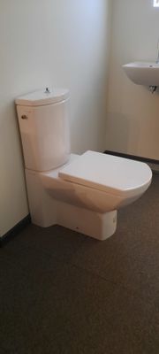 Sanitair: staande toilet Nuova porselein wit