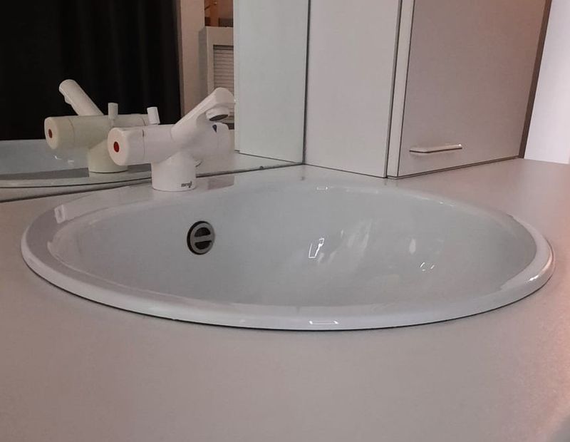 Sanitair: lavabokranen: tweegreeps lavabomengkraan Architect Damixa wit